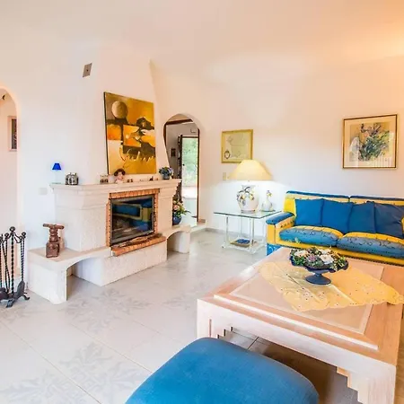 Villa Stunning 3-Bed Villa In Albufeira Albufeira