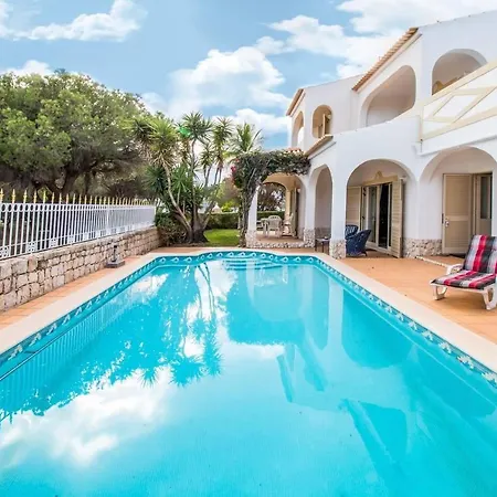 Stunning 3-Bed Villa In Albufeira Villa
