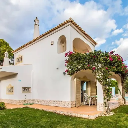 Stunning 3-Bed Villa In Albufeira Villa